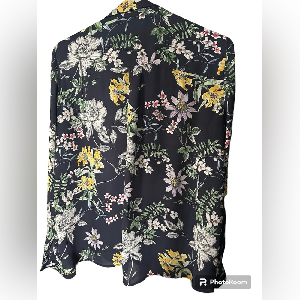 H&M Women’s Long-Sleeve Navy Blue Floral Button Down Blouse - Picture 5 of 8